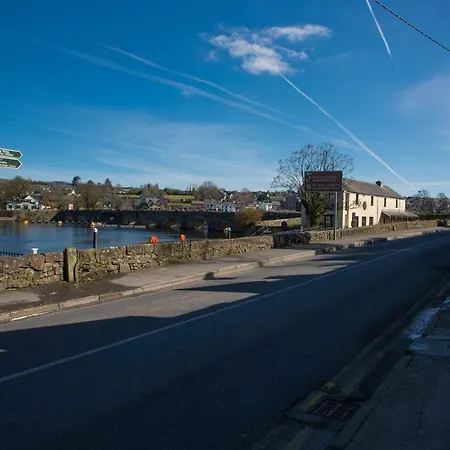 One Little Nyaraló Killaloe